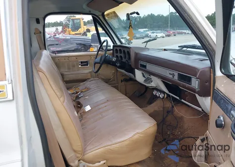 1986 Chevrolet C10 из США, поврежденный, VIN 1GCDC14H0GF388496